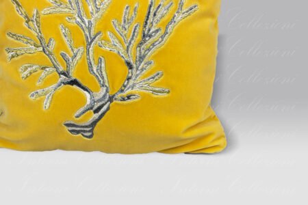 Cuscino Velluto Corallo giallo ricamo metallico Mastro Raphael
