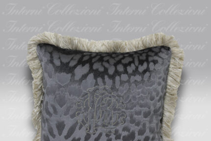 Cuscino Monogram grigio Roberto Cavalli