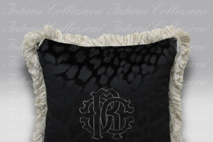 Cuscino Monogram nero Roberto Cavalli