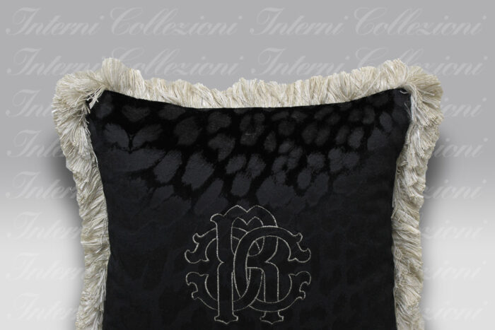 Cuscino Monogram nero Roberto Cavalli