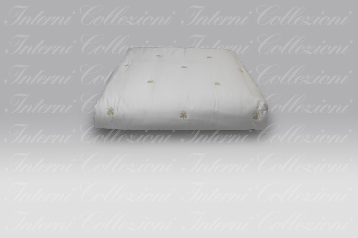 Quilt Api Satin bianco ricamo beige Mastro Raphael (1) Quilt Api Satin bianco ricamo beige Mastro Raphael